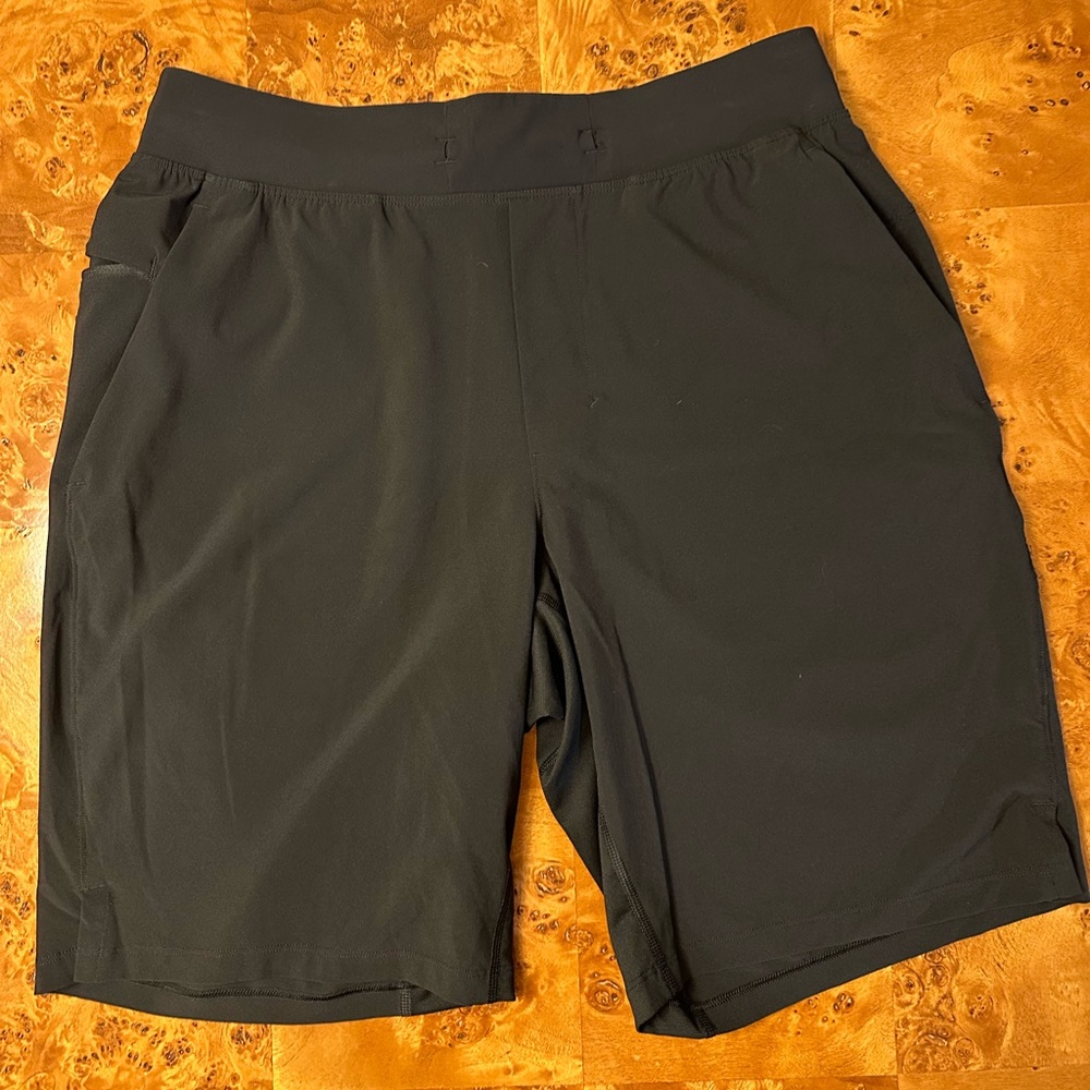 Lululemon THE Linerless Short in Black 9”